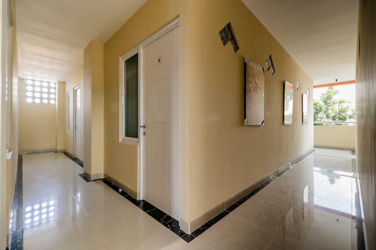 Готель Reddoorz Near Plaza Atrium Senen Джакарта Екстер'єр фото