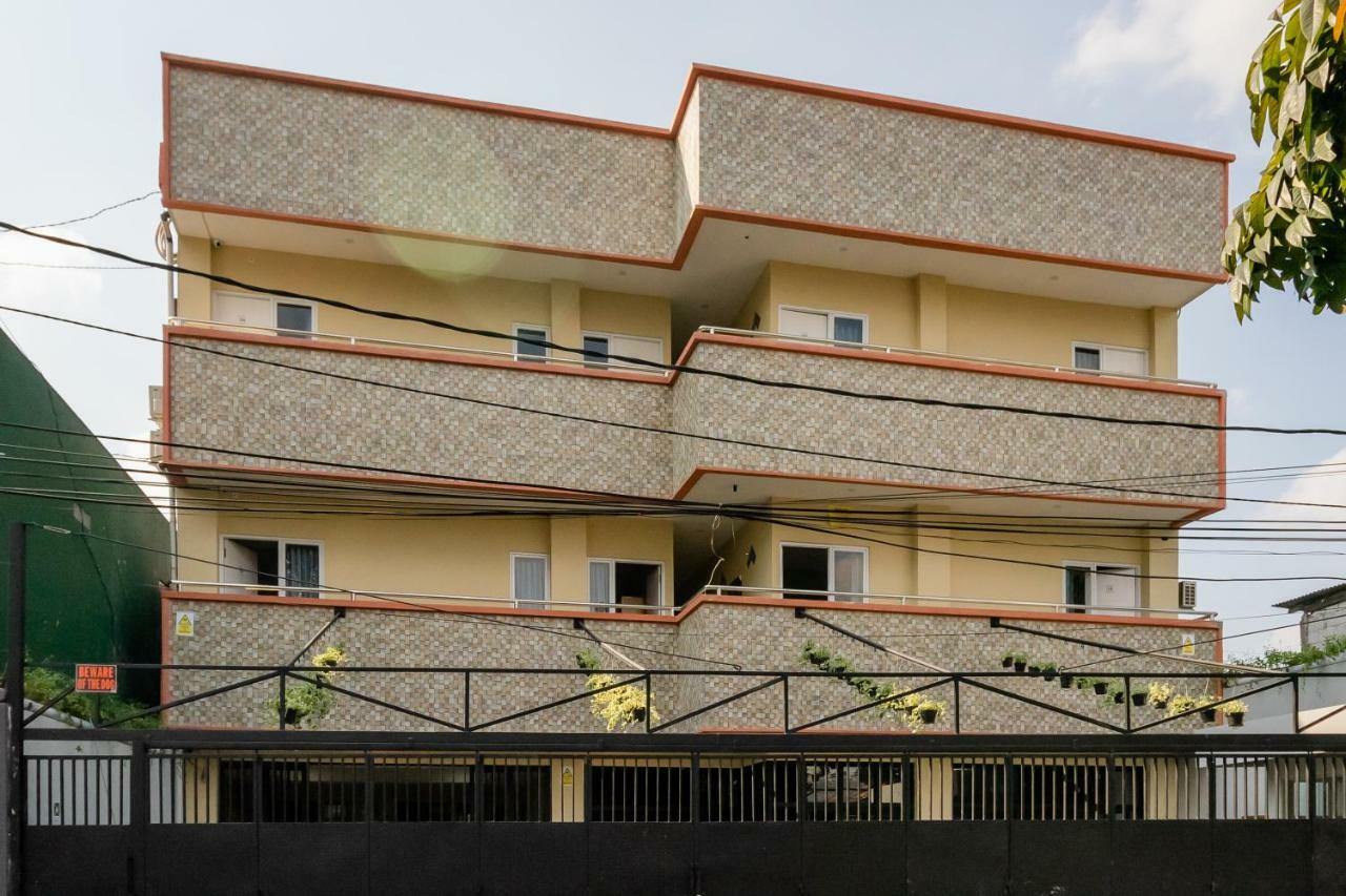 Готель Reddoorz Near Plaza Atrium Senen Джакарта Екстер'єр фото